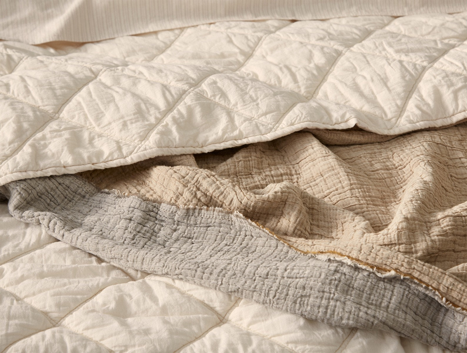 Alpine White Lightweight Diamond Stitched Crinkled Organic Percale Duvet Cover - Image 3